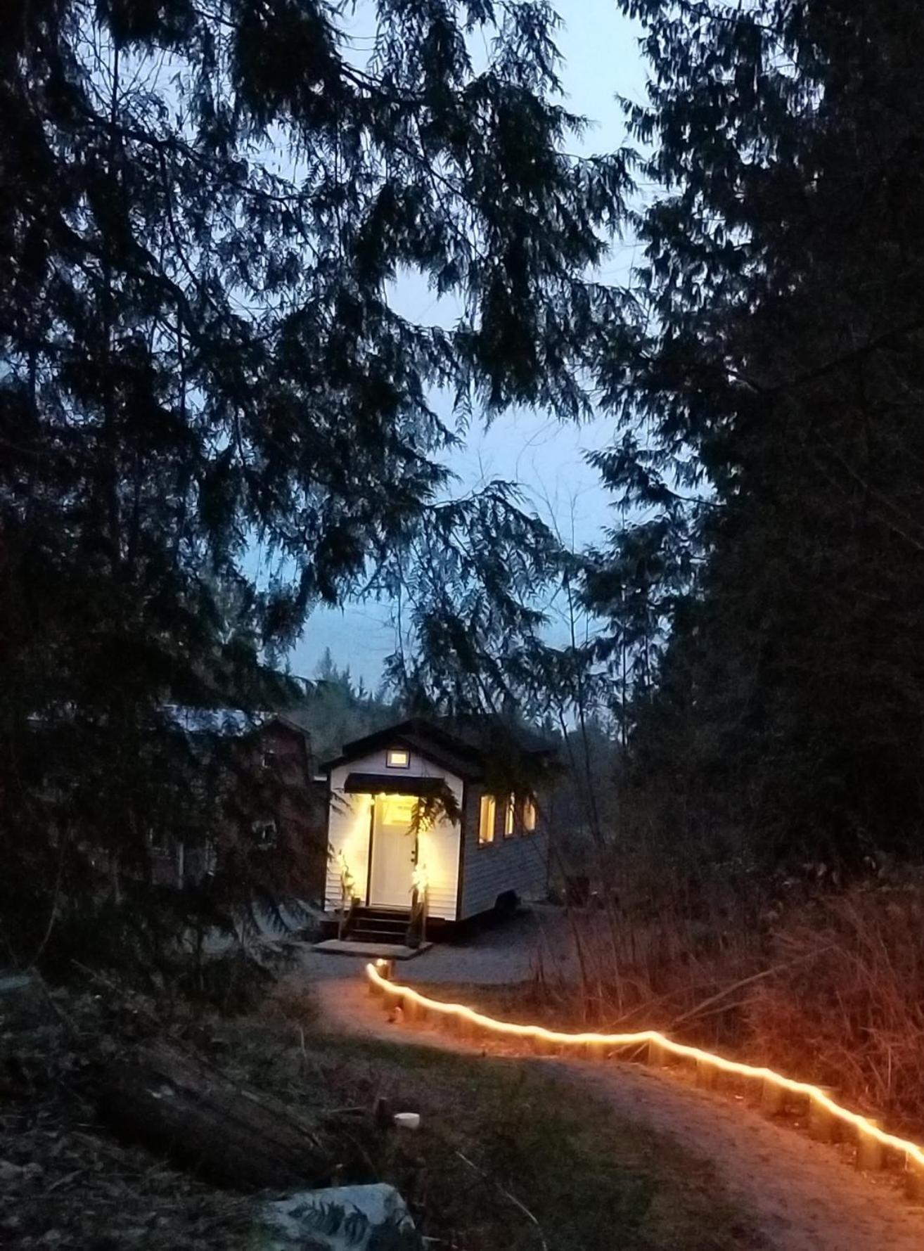 A Tiny Escape Villa Roberts Creek Room photo